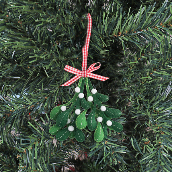 Trimits Felt Decoration Kit Ð Christmas Mistletoe, 10x12cm, Includes Felt Shapes, Thread, Stuffing, Needle, and Ribbon