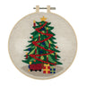 Kit de broderie à l'aiguille Trimits – Fil et tambour : Sapin de Noël 15,2 cm de diamètre, comprend le fil, le tambour, le tissu, l'aiguille à broder et les instructions.