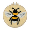 Kit de broderie à l'aiguille Trimits – Fil et tambour : Abeille, 20,3 cm de diamètre, comprend le fil, le tambour, le tissu, l'aiguille à broder et les instructions en anglais, français et allemand.