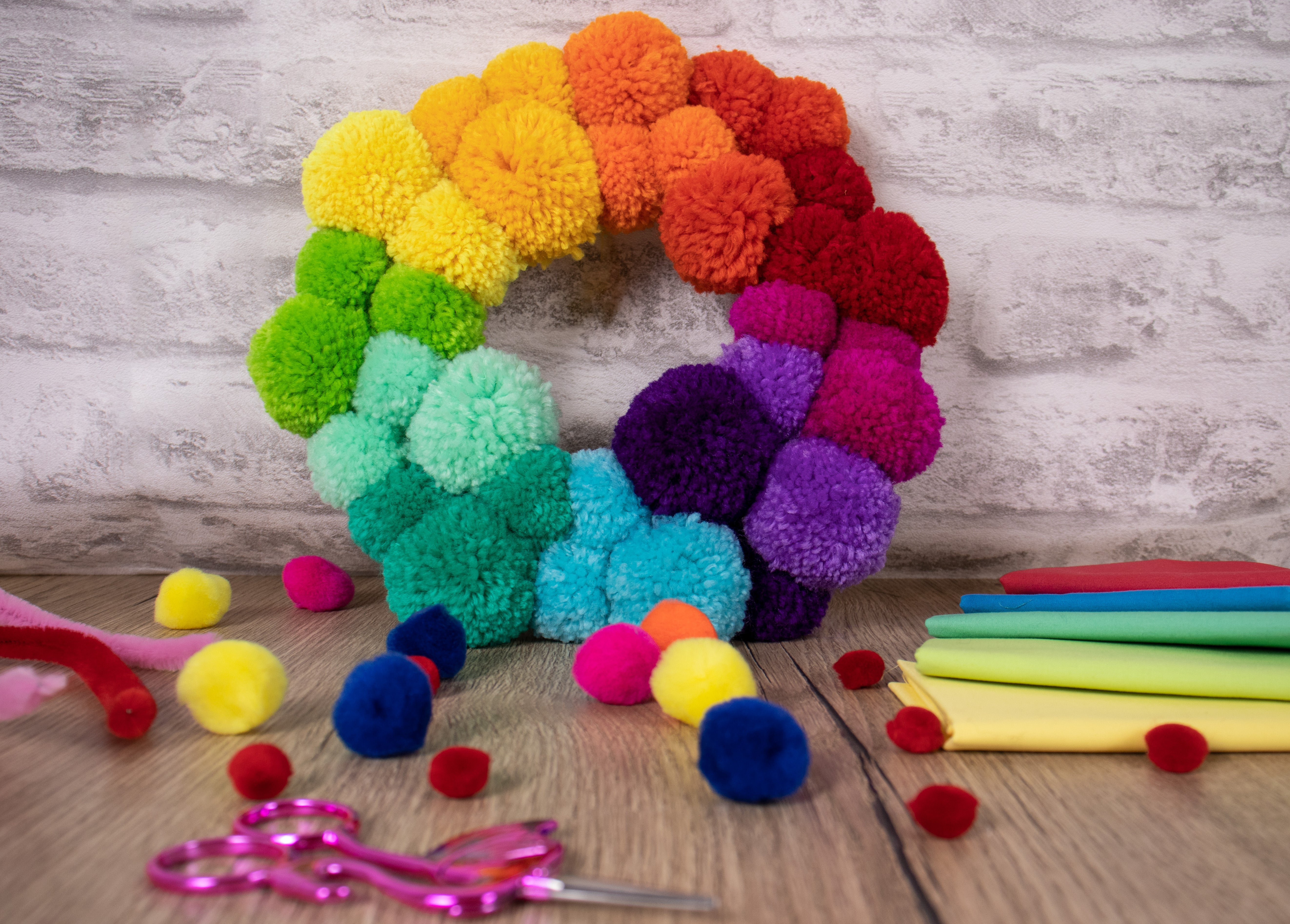 Trimits Pom Pom Wreath Kit Ð Green, 30x30cm, Includes Pom Pom Makers, Yarn, and Metal Hoop - 0